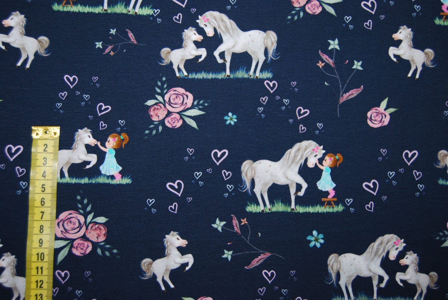 A girl and her pony trikå