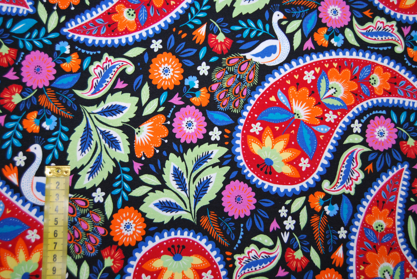 Paisley and peacocks trikå