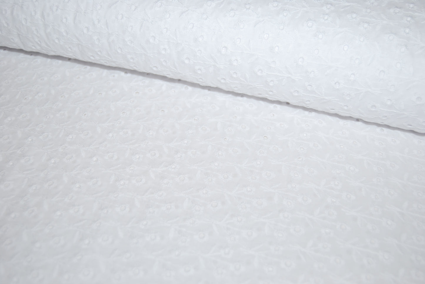 Broderad voile
