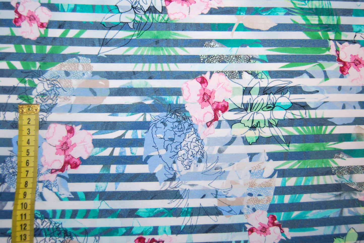 Stripe flowers viskostrikå