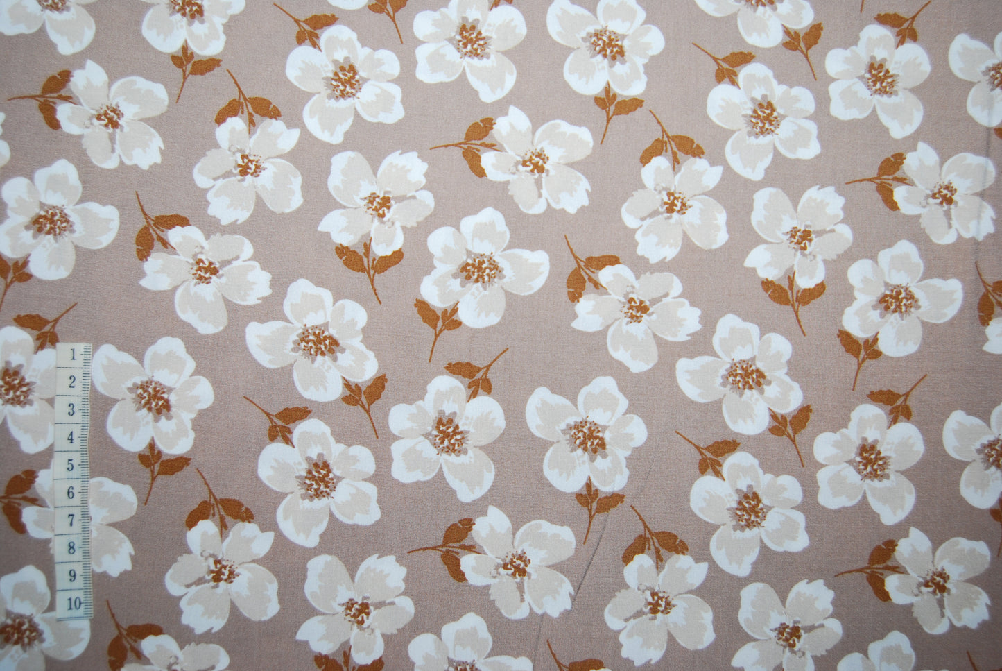 Radiant flowers beige viskos