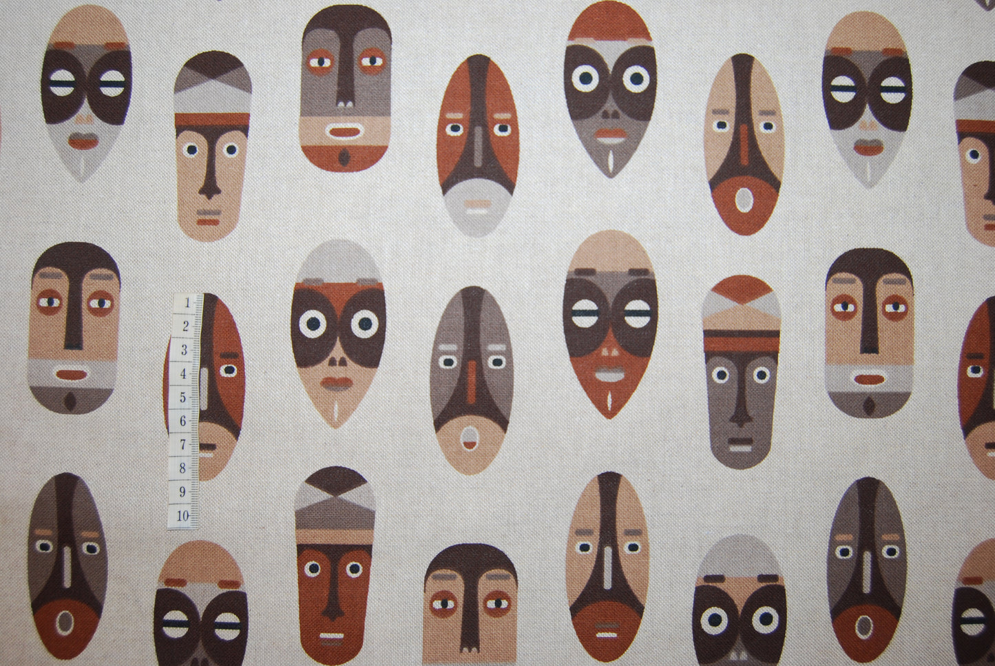 Afrikanska masker linneliknande