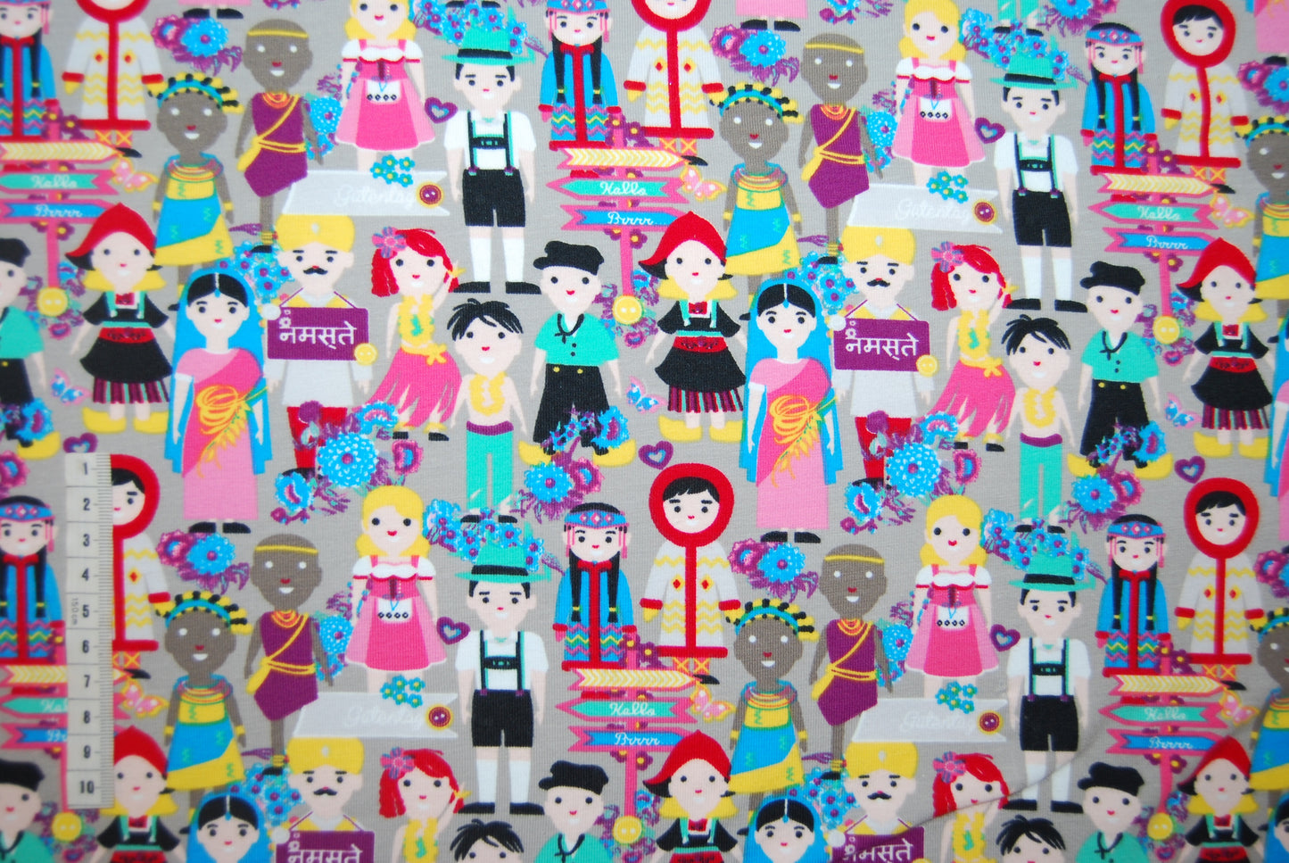 Celebrate the world trikå