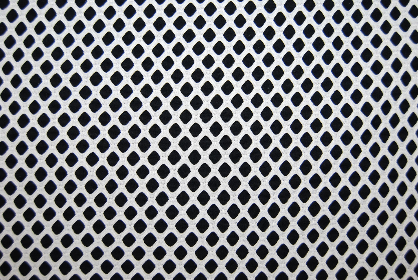 Fishnet mesh mellan