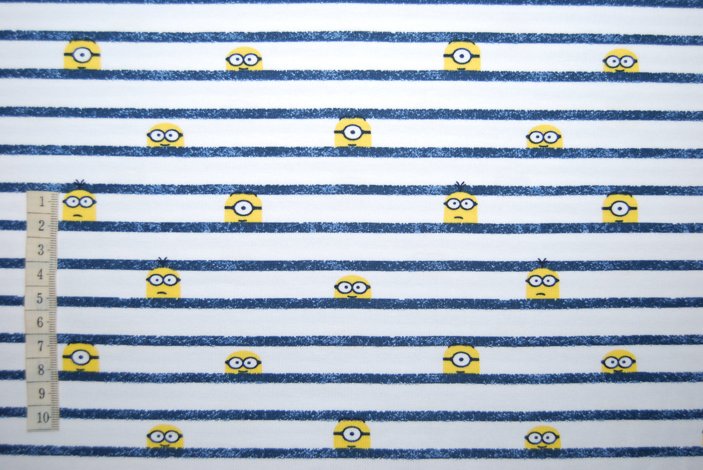 Minions på rad trikå (fler färger)