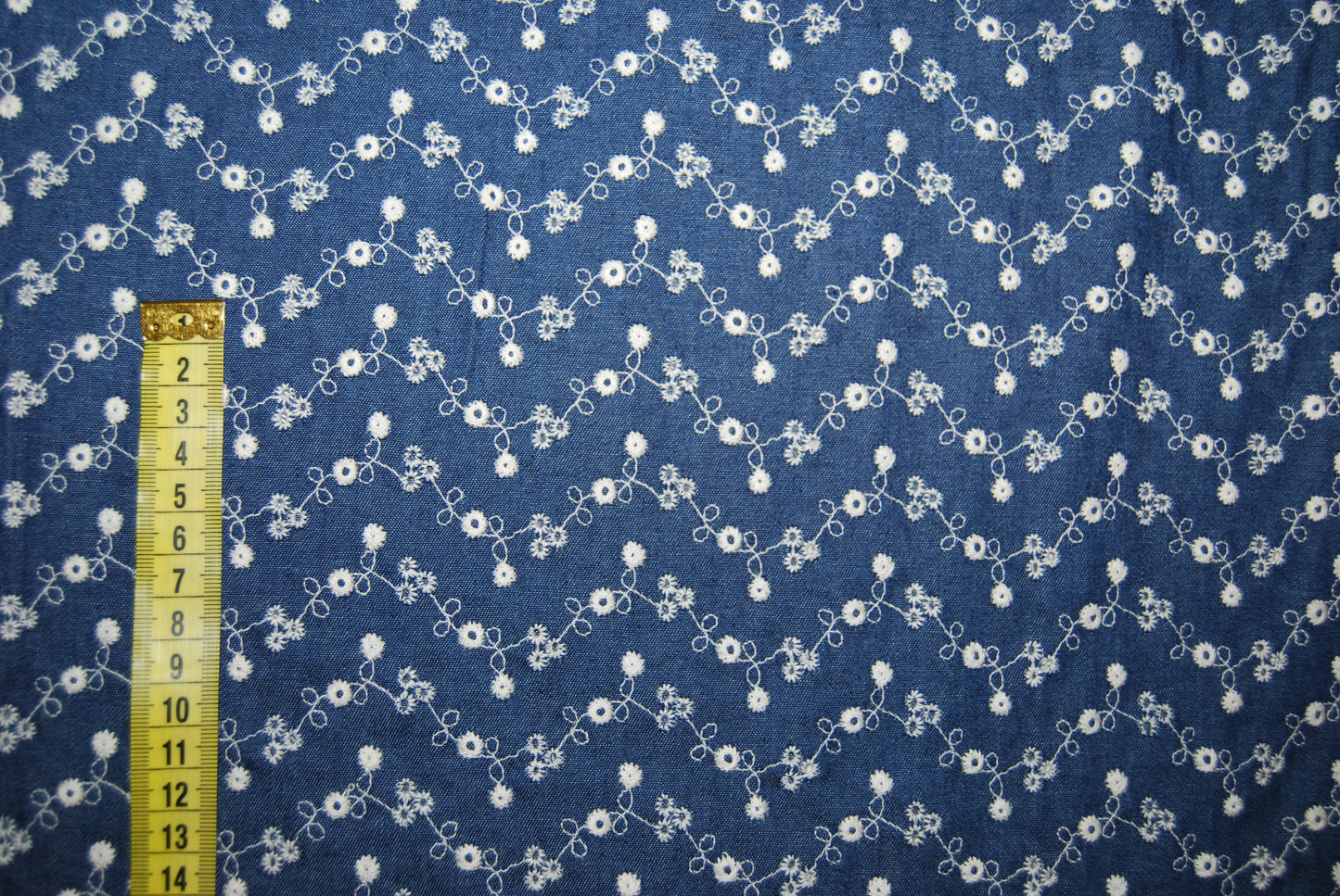Jeans broderade blommor (fler färger)