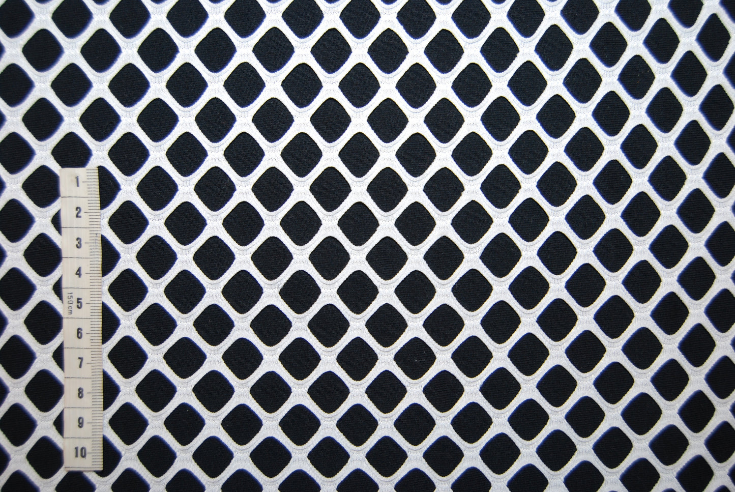 Fishnet mesh stor